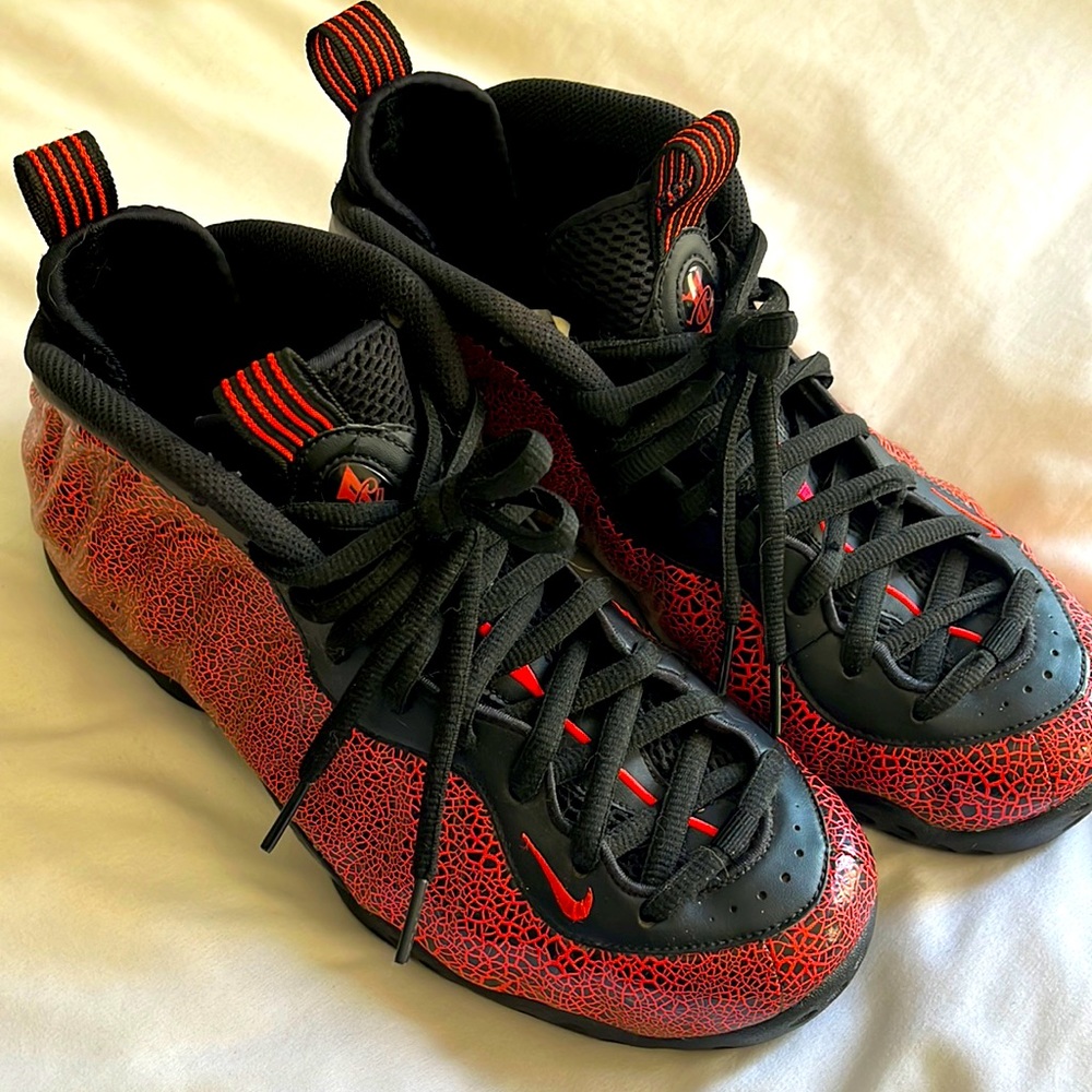 Nike Air Foamposite One Cracked Lava size 9 men’s. Like new.